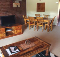 Cleveland Visitor Villas Motel  Shailer Park Garden Villas - eTourism Australia