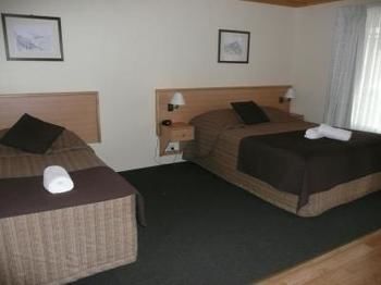 Black Gold Motel - eTourism Australia 1