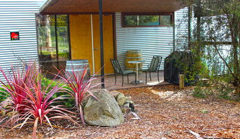 Valley Farm Vineyard Cottages - eTourism Australia 13