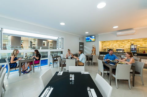 Athena Motel Apartments - eTourism Australia 3