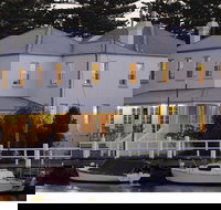 Oscars Waterfront Boutique Hotel - eTourism Australia