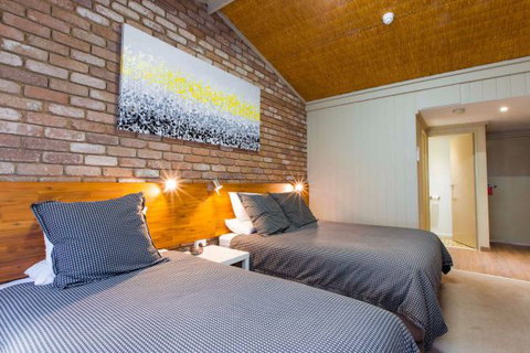 Farnham Court Motel - eTourism Australia 3