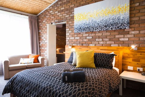 Farnham Court Motel - eTourism Australia 4