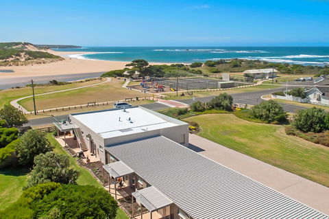 Peterborough House & Motel - eTourism Australia 0