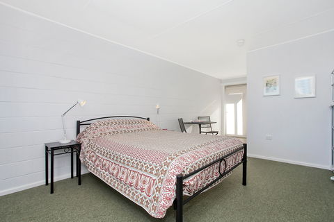Peterborough House & Motel - eTourism Australia 1