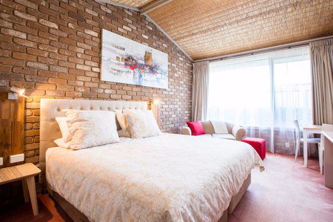 Farnham Court Motel - eTourism Australia 1