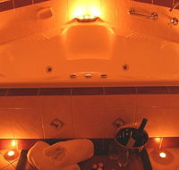 Anglesea Overboard Seaside Cottage