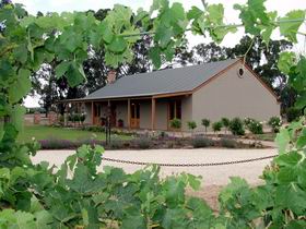VineCrest Fine Barossa Wine - eTourism Australia 0
