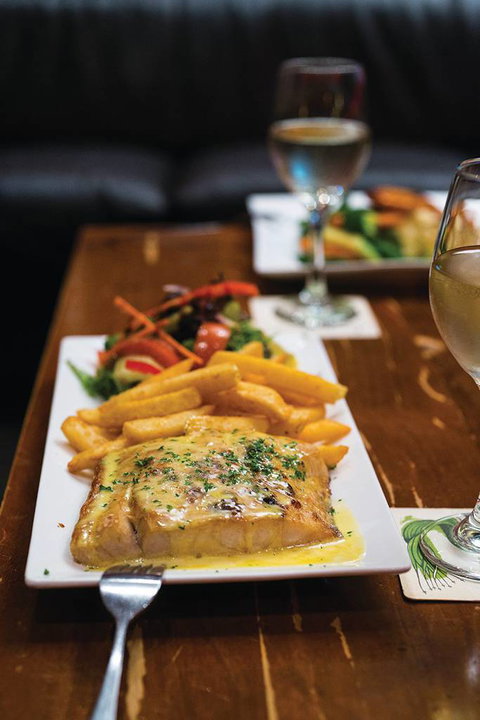 Dolly’s Bar & The Hibiscus Tavern - eTourism Australia 0