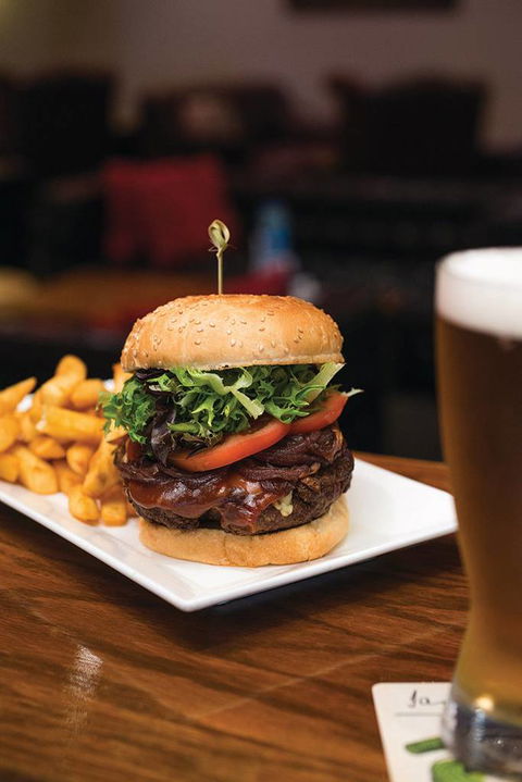 Dolly’s Bar & The Hibiscus Tavern - eTourism Australia 1