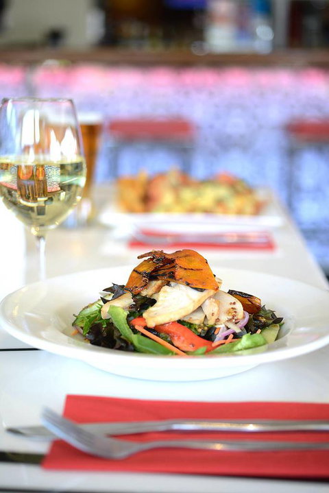 Dolly’s Bar & The Hibiscus Tavern - eTourism Australia 4