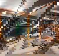 Oaks Cypress Lakes Resort - eTourism Australia