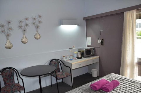 Warwick Motor Inn - eTourism Australia 4