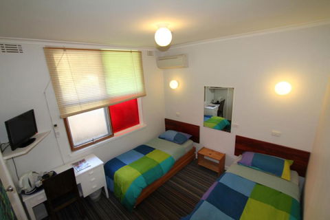 Bunkhouse Motel - eTourism Australia 6