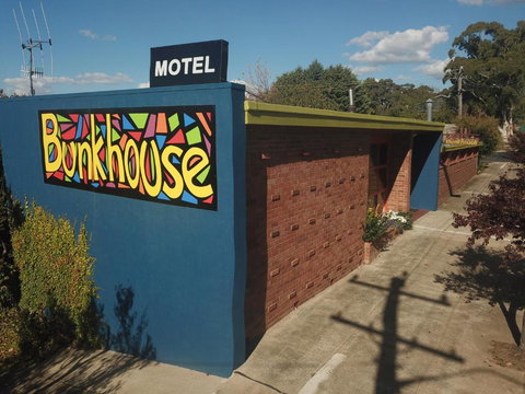Bunkhouse Motel - eTourism Australia 4