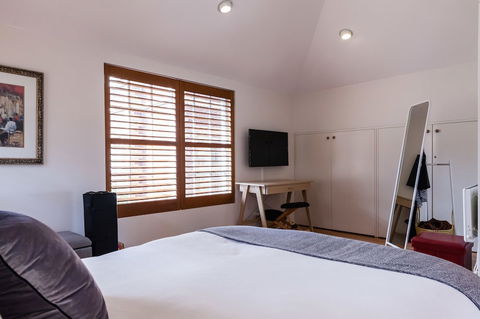 VERA, 1BDR South Melbourne Apartment - eTourism Australia 0