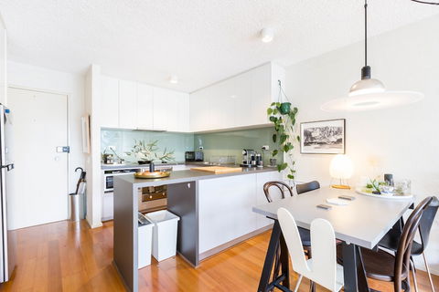 ISAAC, 1BDR South Melbourne Apartment - eTourism Australia 5