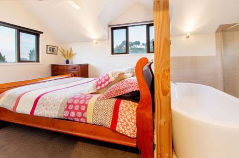 BAY VIEWS On MANNA DROMANA - eTourism Australia 1