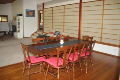 LIZ LAKE - eTourism Australia 7