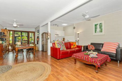 BEACH RETREAT - eTourism Australia 0