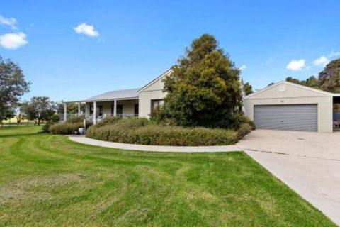 MERMAIDS On MARENGO Large Home With Wifi - eTourism Australia 3