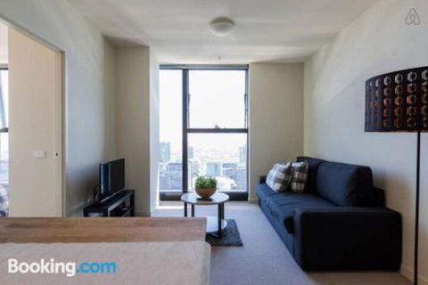 A Cozy CBD Suite With Spectacular City Views - eTourism Australia 1