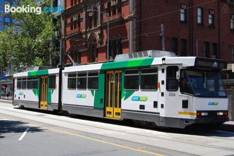 A Cozy CBD Suite With Spectacular City Views - eTourism Australia 3