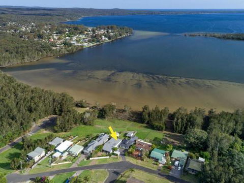 VINCES LANDING OLD EROWAL BAY 4pm Check Out Sundays - eTourism Australia 0