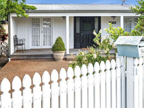 VINCES LANDING OLD EROWAL BAY 4pm Check Out Sundays - eTourism Australia 3