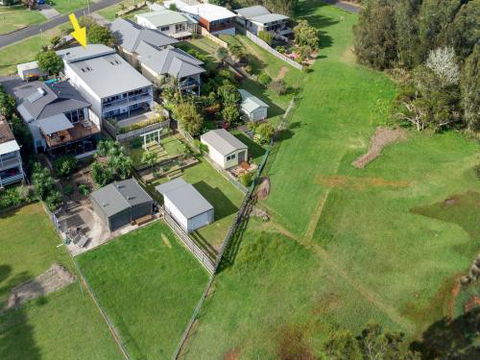 VINCES LANDING OLD EROWAL BAY 4pm Check Out Sundays - eTourism Australia 2