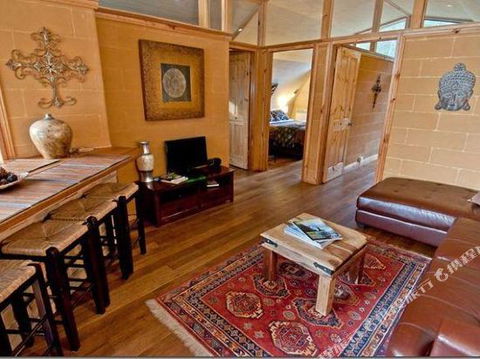 Bruny Island Accommodation 43 Degrees Beachside Studio Spa Apartments (1) - eTourism Australia 2