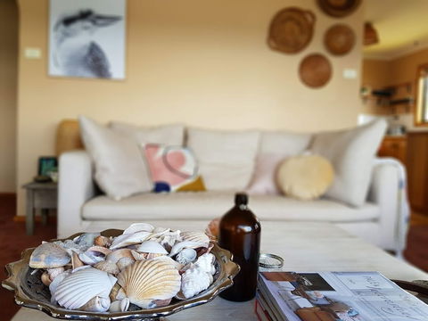 Beautiful Cottage, Ocean Views, Amazing Gardens, 12 Minute Walk To Beach - eTourism Australia 5