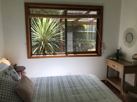 Beautiful Cottage, Ocean Views, Amazing Gardens, 12 Minute Walk To Beach - eTourism Australia 3