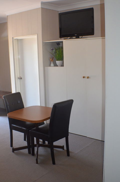 Deer Park Motor Inn - eTourism Australia 4