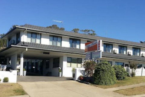 White Manor Motel - eTourism Australia 0