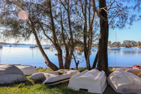 Lakefront Simplicity - eTourism Australia 1