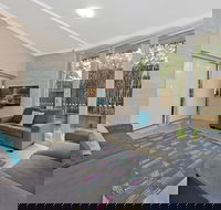 Sun Worship Crescent Head - eTourism Australia