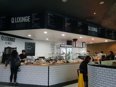 Q Lounge And Deli - eTourism Australia 0