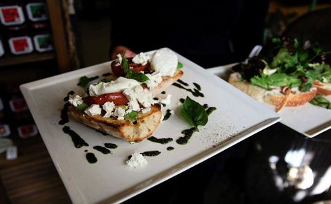 Worn-Out-Wares Cafe - eTourism Australia 11