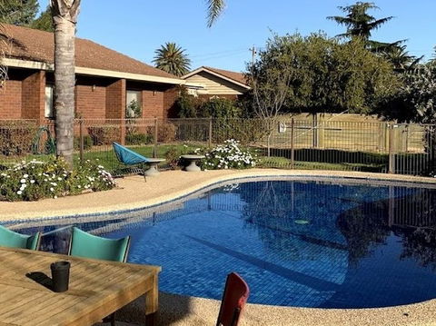 Kingswood Motel - eTourism Australia 1