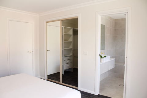 Governor Macquarie Motor Inn - eTourism Australia 13