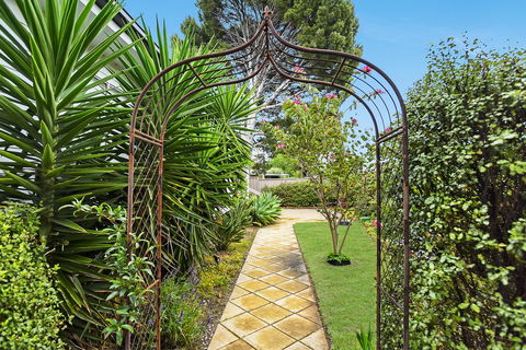 Ainslie Roberts Drive Retreat - eTourism Australia 15