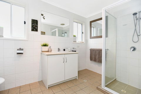 Ainslie Roberts Drive Retreat - eTourism Australia 5