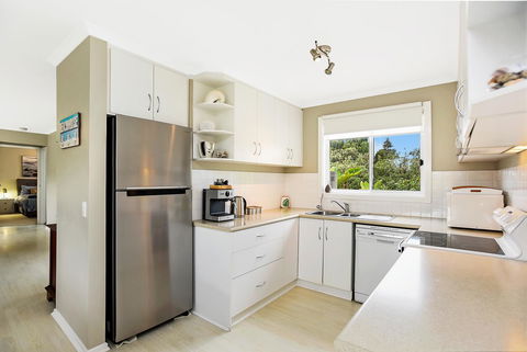 Ainslie Roberts Drive Retreat - eTourism Australia 3