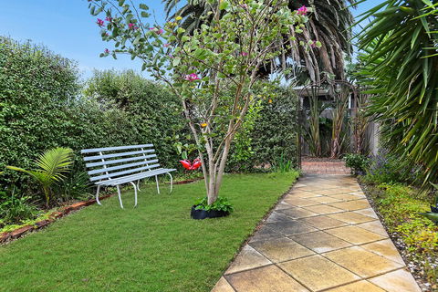 Ainslie Roberts Drive Retreat - eTourism Australia 16