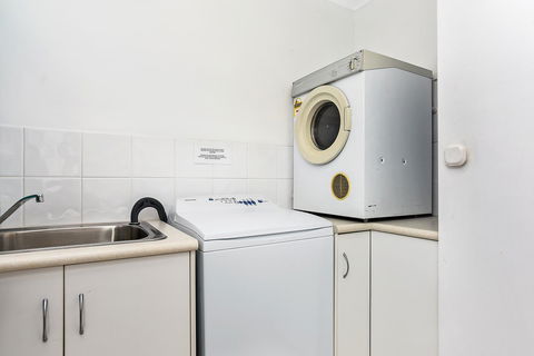 Ainslie Roberts Drive Retreat - eTourism Australia 10