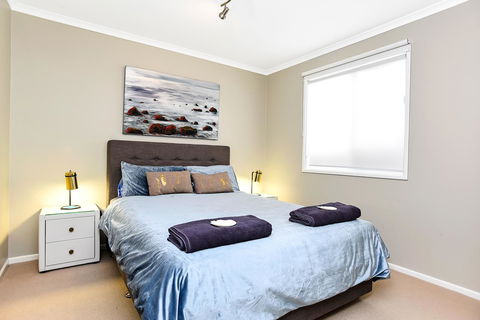 Ainslie Roberts Drive Retreat - eTourism Australia 4