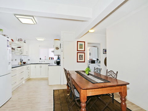 Monaco Court Apartment Adelaide - eTourism Australia 3