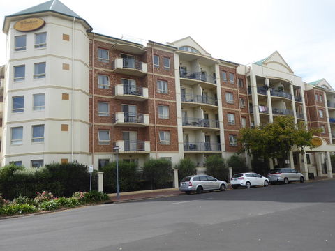 Adelaide City Apartment - 3br, 2bath & Carpark - eTourism Australia 0
