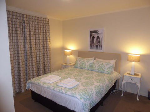 Adelaide City Apartment - 3br, 2bath & Carpark - eTourism Australia 9